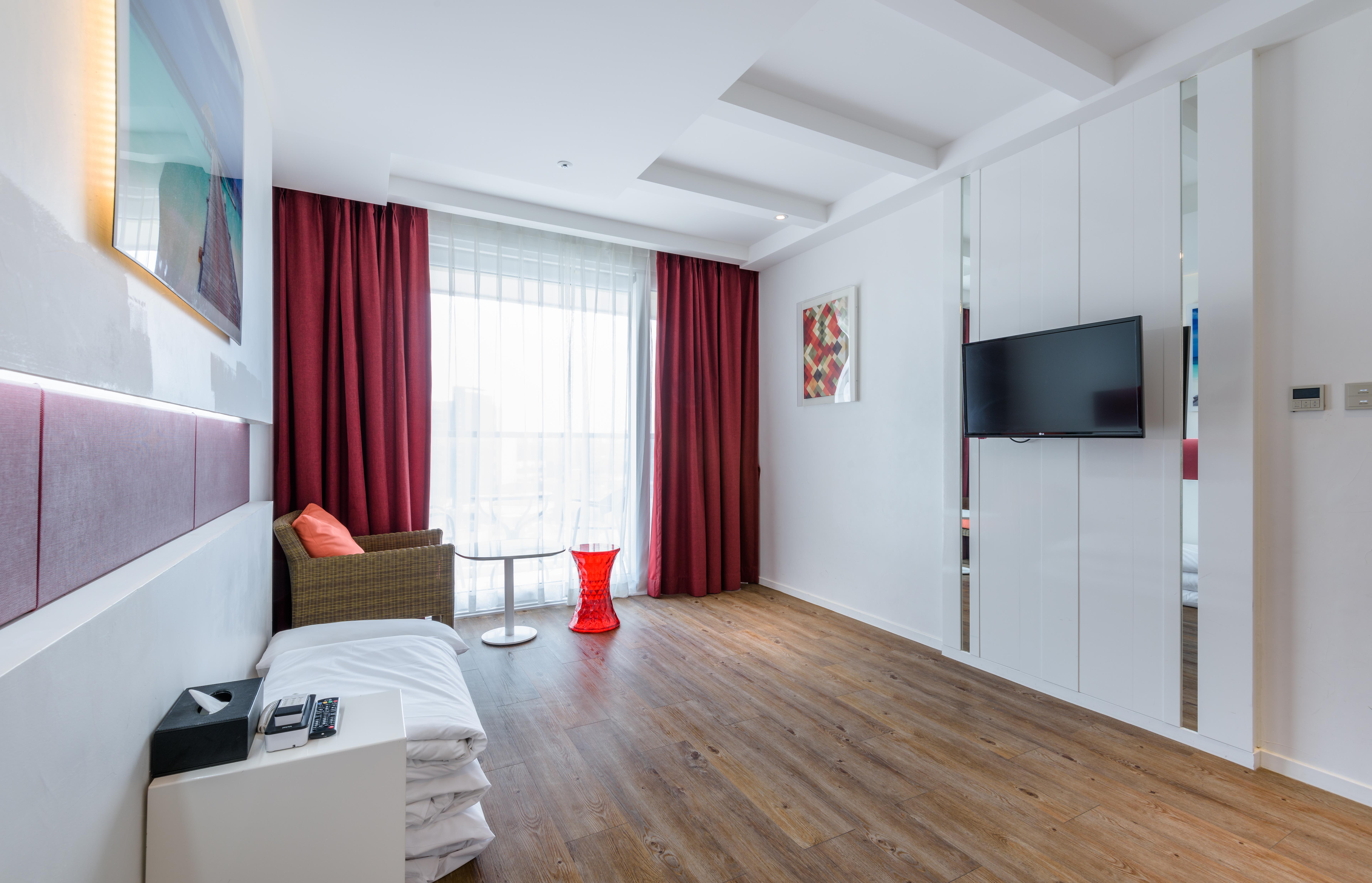 Aimi Jeju Beach Hotel Екстер'єр фото