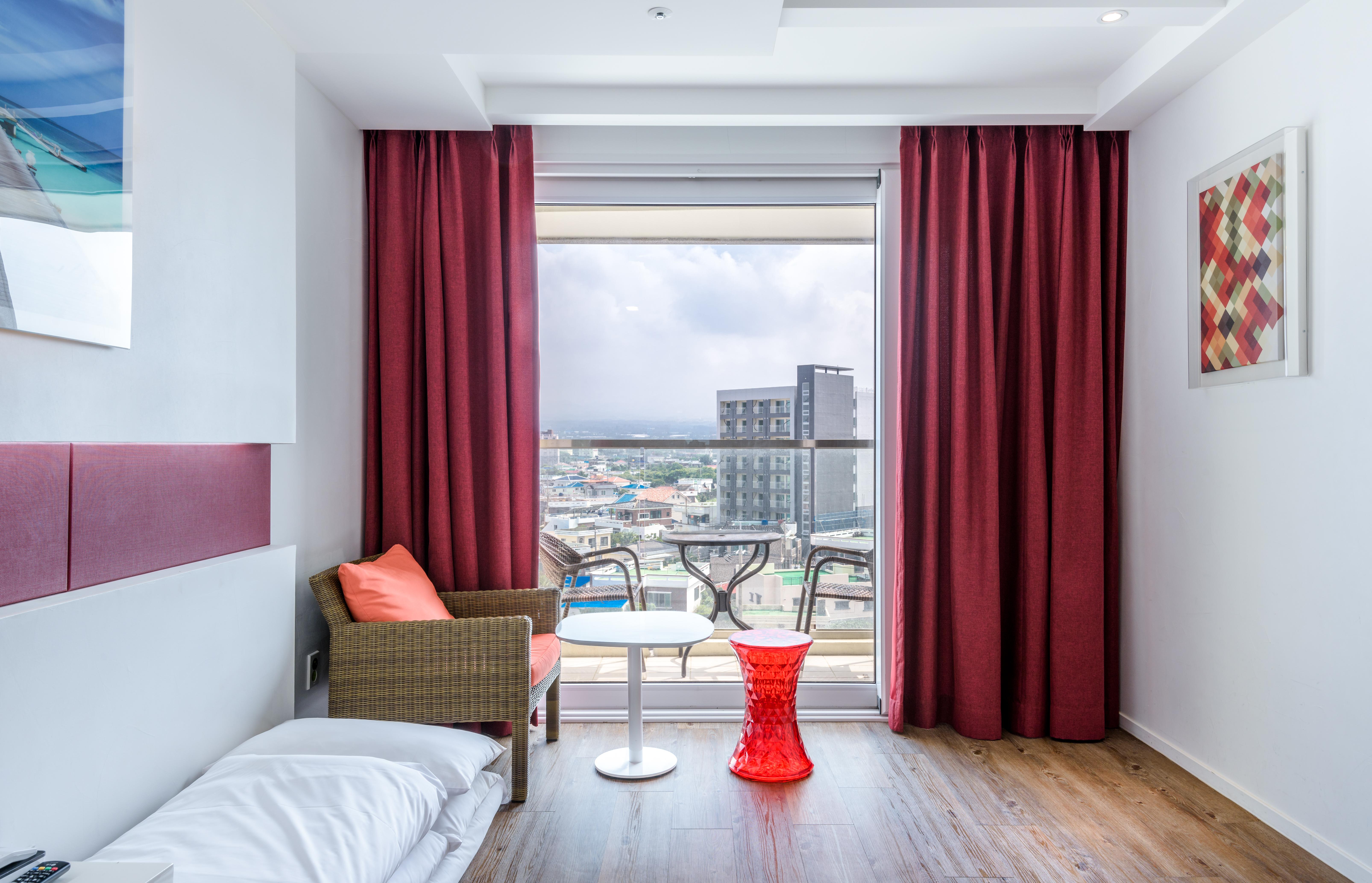 Aimi Jeju Beach Hotel Екстер'єр фото