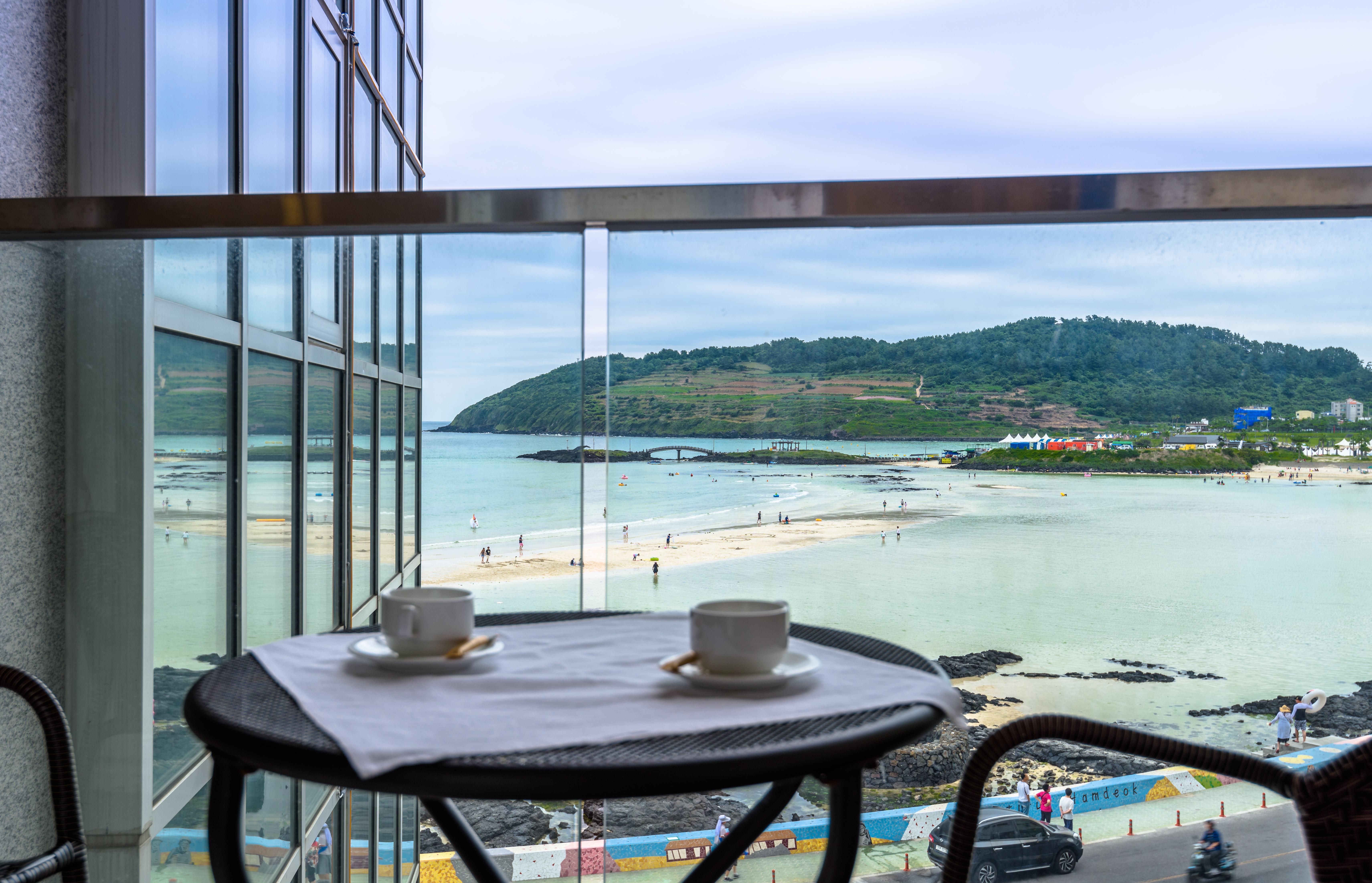 Aimi Jeju Beach Hotel Екстер'єр фото